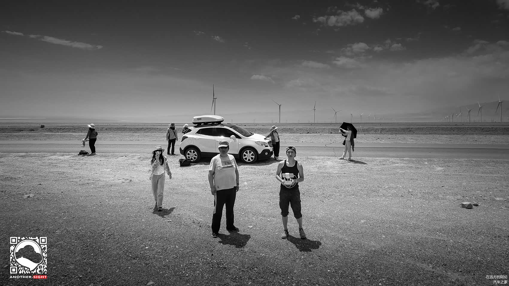 趁机我还偷拍了一张，当时的心态就是，尼玛我最后一块电池啊......我要曝光你们！