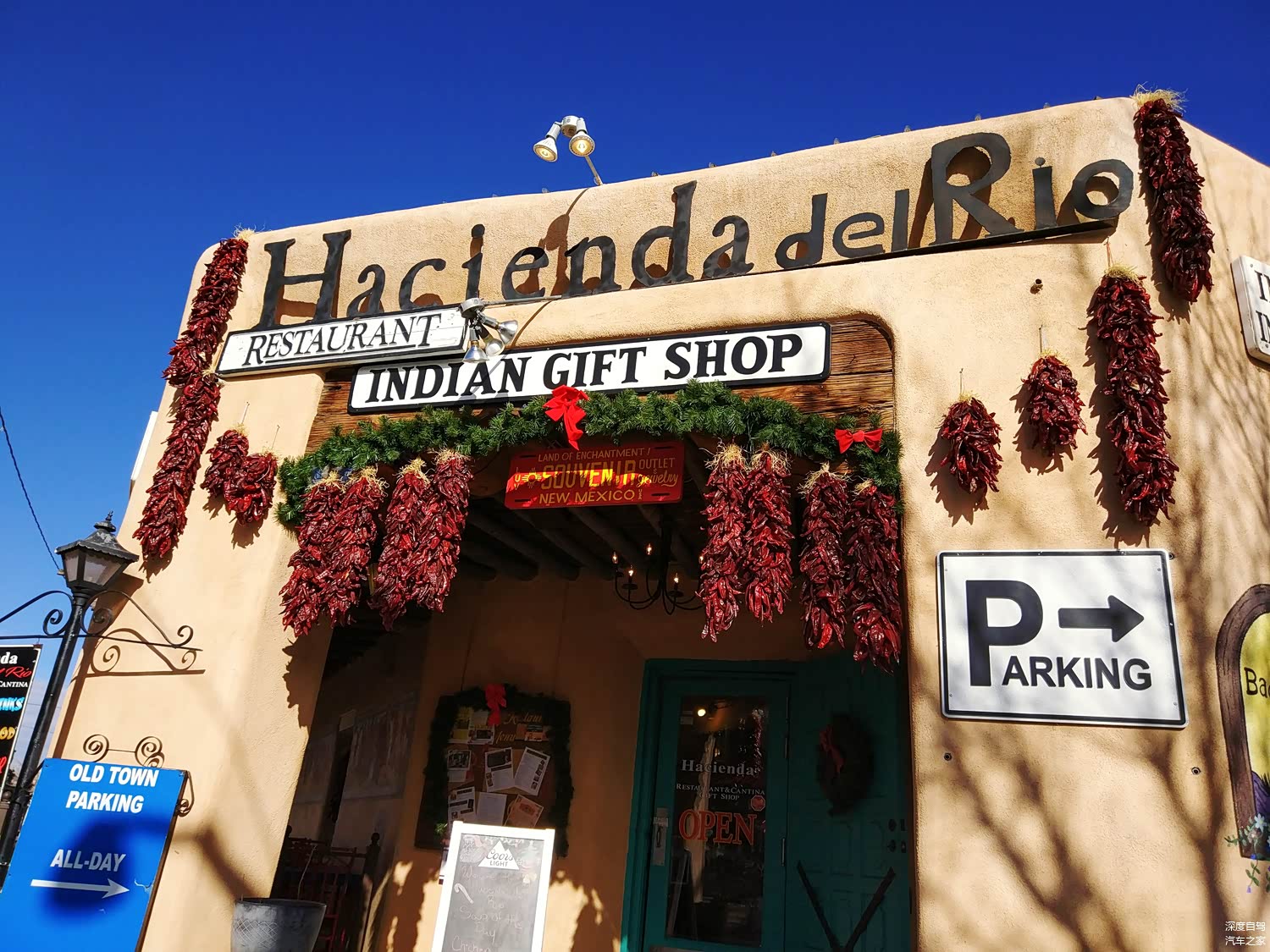 当然，不是绝命毒师迷也无所谓，这里有个旧城（old town）也很值得大家一逛，非常有特色。