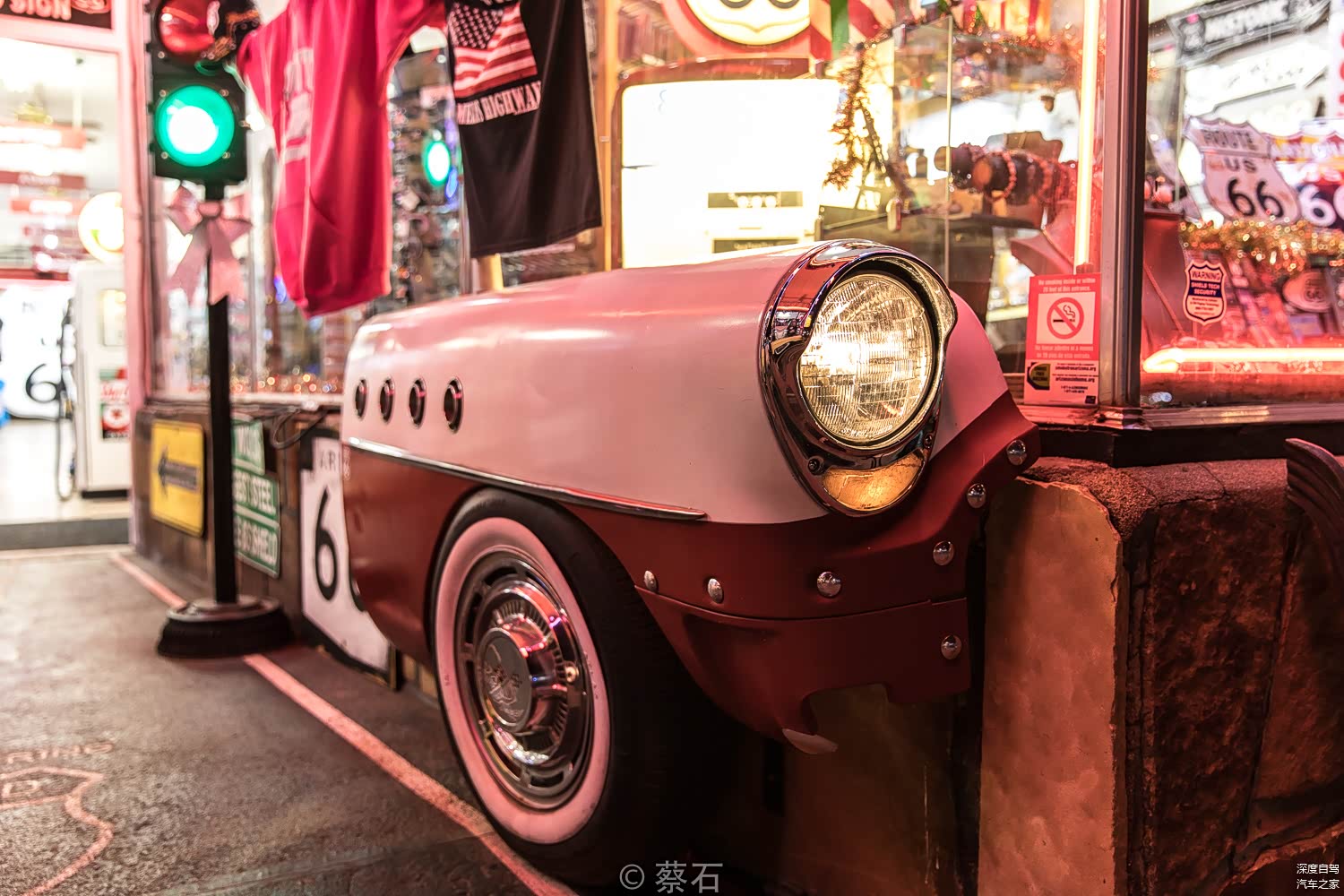 当然，这里还有整个66公路上最全的纪念品，如果想带回666公路印记，毫无疑问，这里是最好的去处