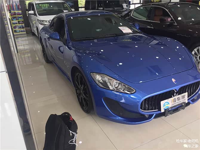 这是见到车的第一面，看起来小编还是口水流了一地的。