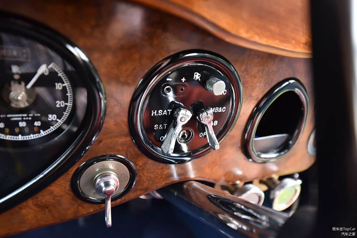 坎贝尔对此车一定非常满意，因为他执笔为第二代幻影撰写了题为“历史上最好的劳斯莱斯”的产品宣传册。