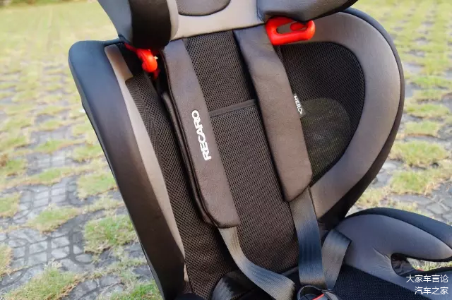 轻巧，透气、多功能是布加迪的优点