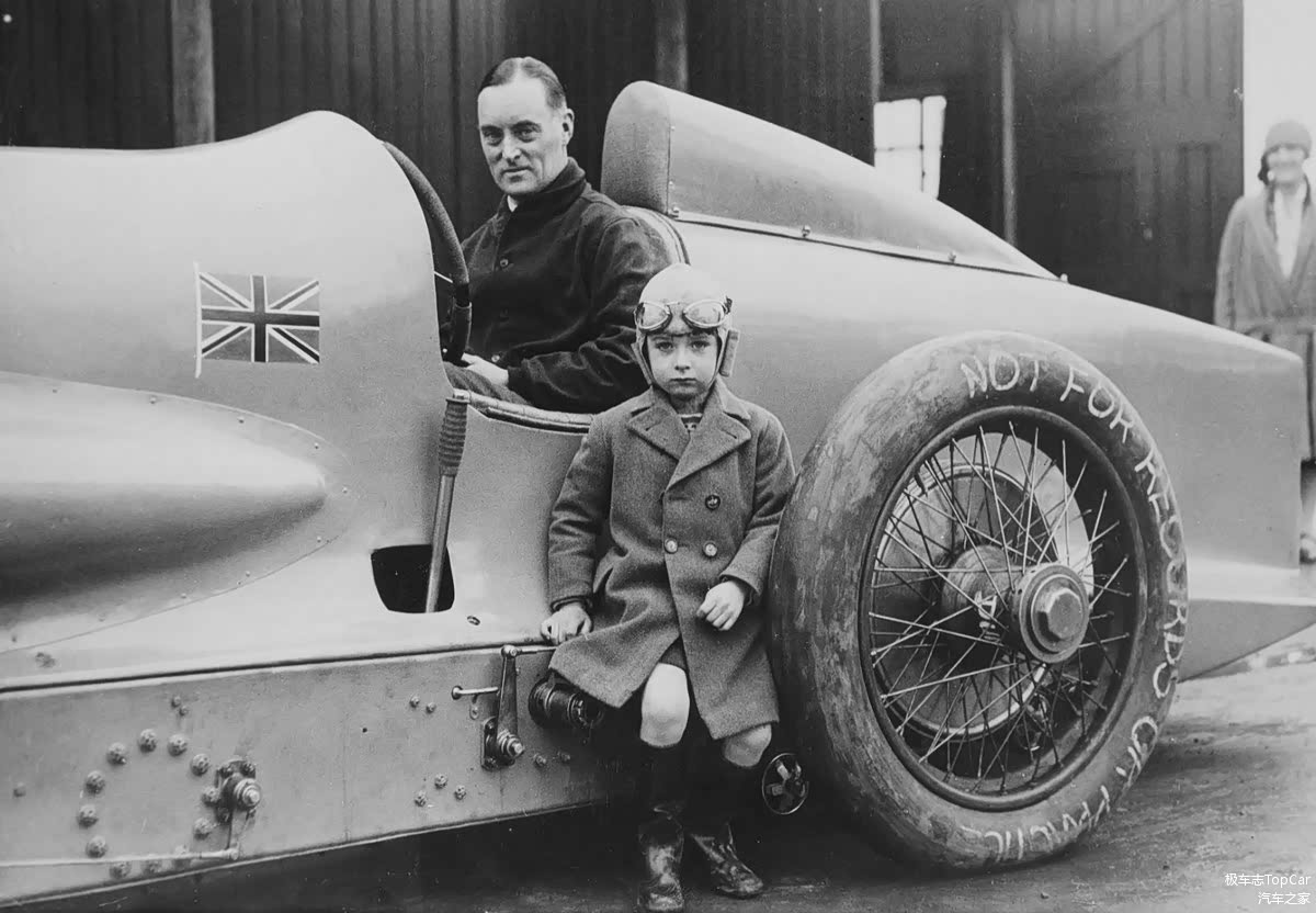 麦尔肯·坎贝尔作为英国赛车手夺得国际汽车大奖赛桂冠，并6次打破陆地速度世界纪录。